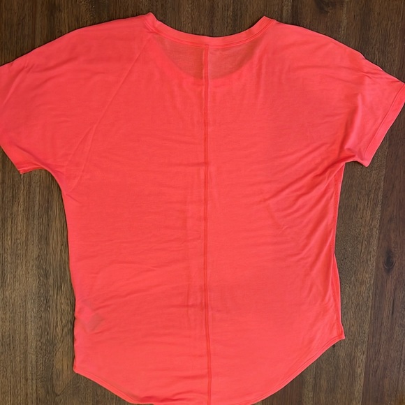 North Face Women's Short Sleeve Scoop neck tunic, coral, soft, size L - Picture 4 of 9